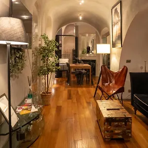 Apartment Domus Ciancaleoni - Colosseum - Rione Monti, Rome